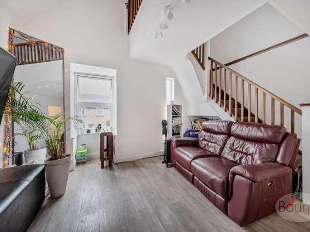 Flat for sale in Slyfield, Westborough
