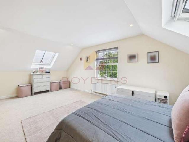 Flat for sale in Bocking, Chipping Hill
