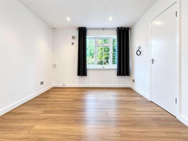 Flat for sale in Slough