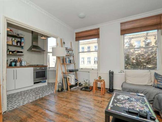 Flat for sale in London Borough of Hackney, Greater London