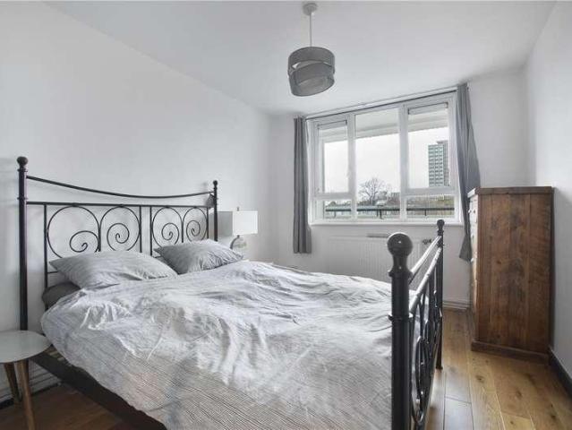 Flat for sale in Finsbury, Greater London