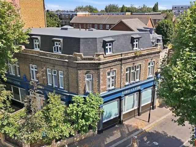 Flat for sale in Leyton, Greater London