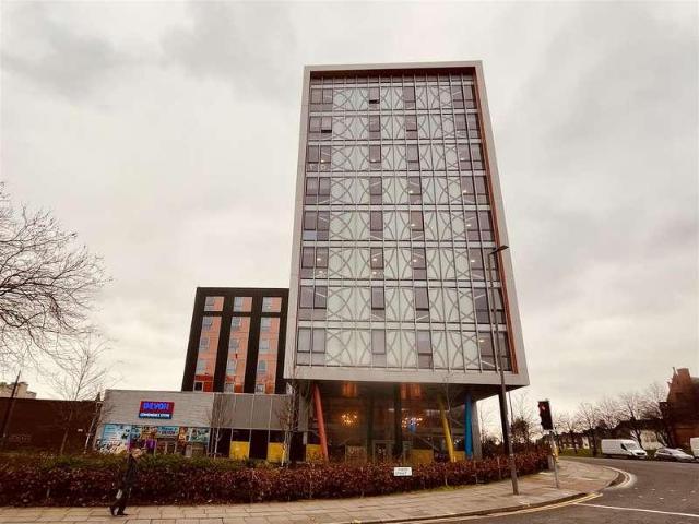 Flat for sale in Islington, Calderstones