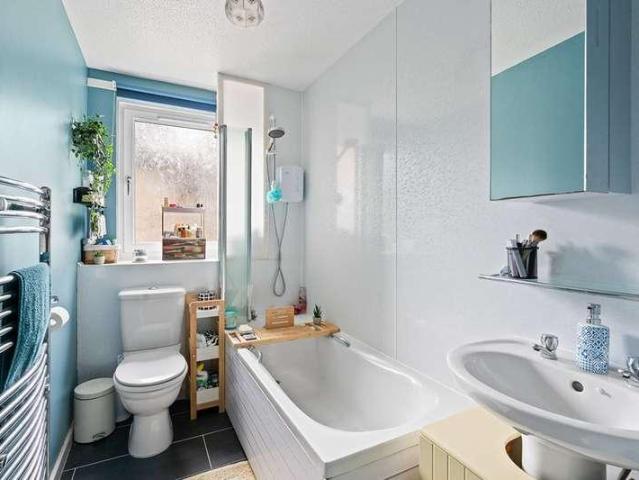Flat for sale in Canonmills, Scotland
