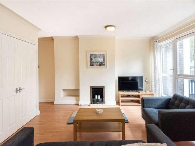Flat for sale in Finsbury, Greater London