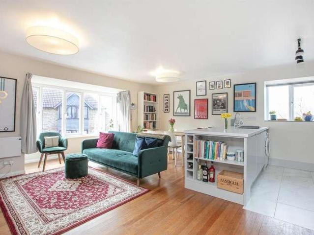 Flat for sale in Peckham, Greater London