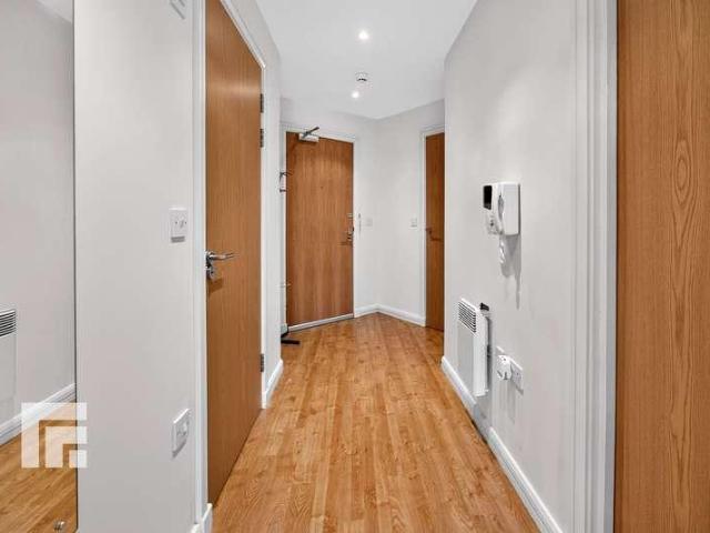 Flat for sale in Cardiff Bay, Falcon Lodge