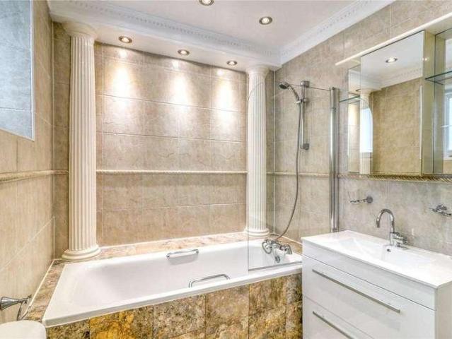 Flat for sale in South Hampstead, Greater London