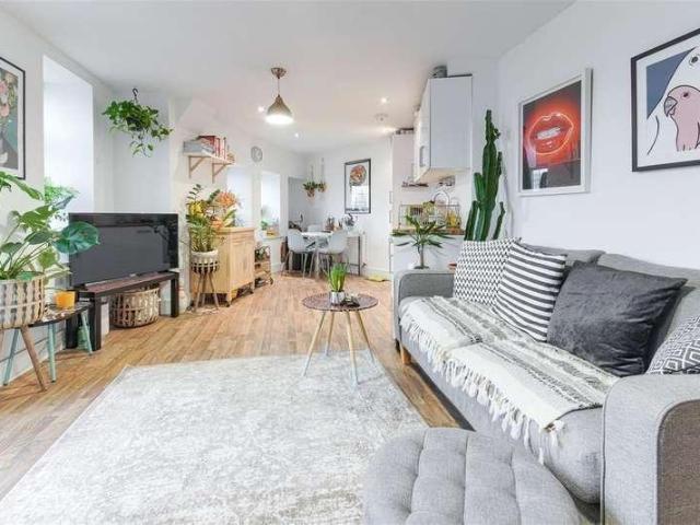 Flat for sale in Noel Park, Greater London