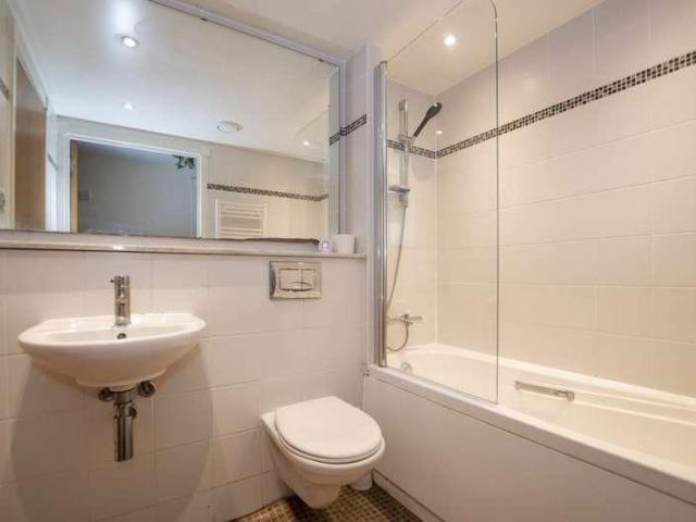 Flat for sale in Heigham Grove, East Bank