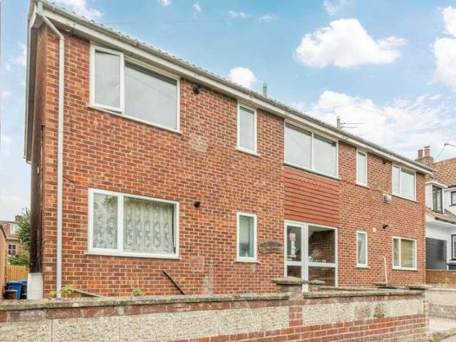Flat for sale in Heigham Grove, East Bank