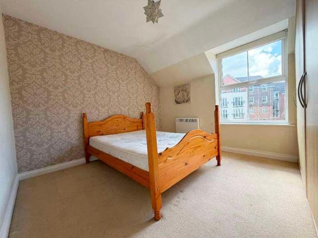 Flat for sale in Woodloes Park, Warwick