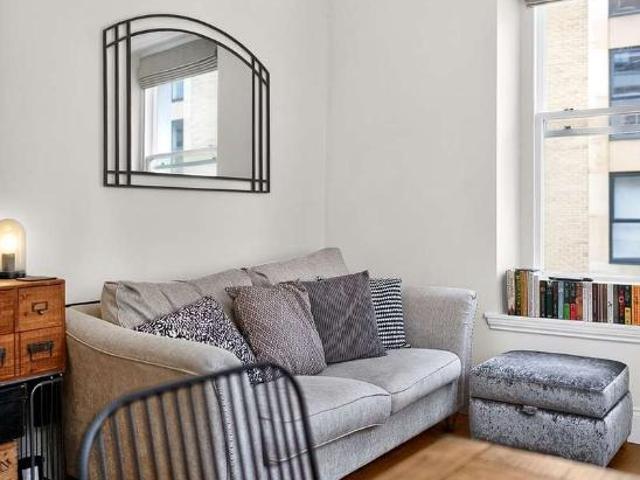 Flat for sale in Cardiff Bay, Falcon Lodge