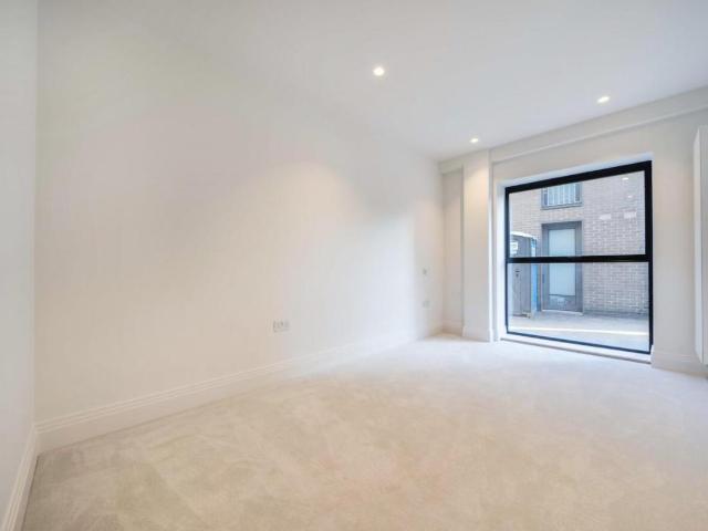 Flat for sale in London Borough of Lewisham, Greater London