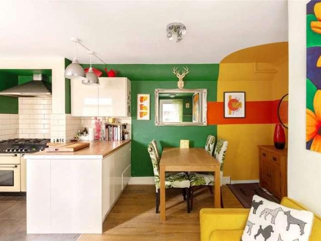 Flat for sale in Clapham Junction, Greater London