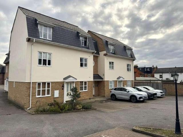 Flat for sale in Navestock Side, Essex