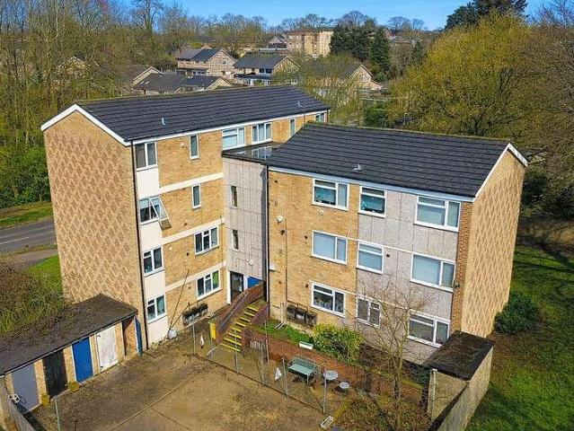 Flat for sale in Pouchen End, Hertfordshire