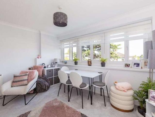 Flat for sale in Furze Platt, Maidenhead