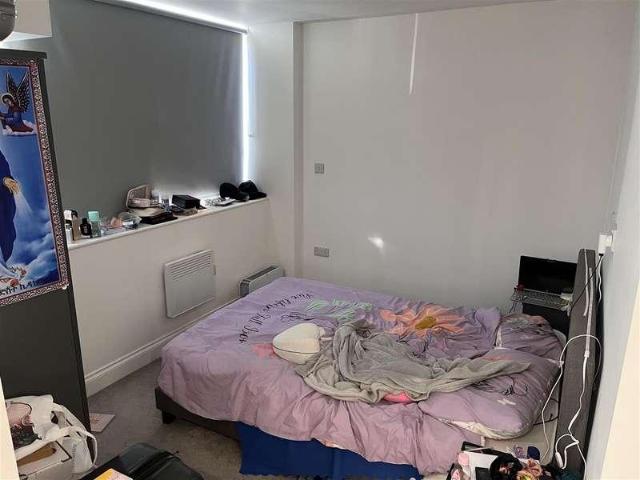 Flat for sale in Belle Isle, West Yorkshire