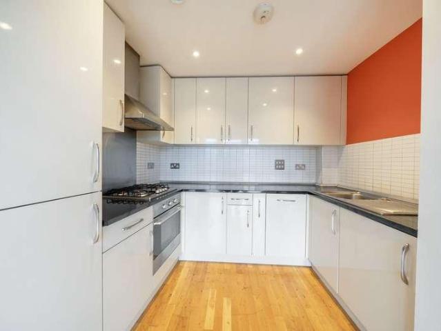 Flat for sale in Archway, Greater London