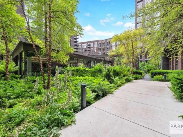 Flat for sale in Nine Elms, Greater London