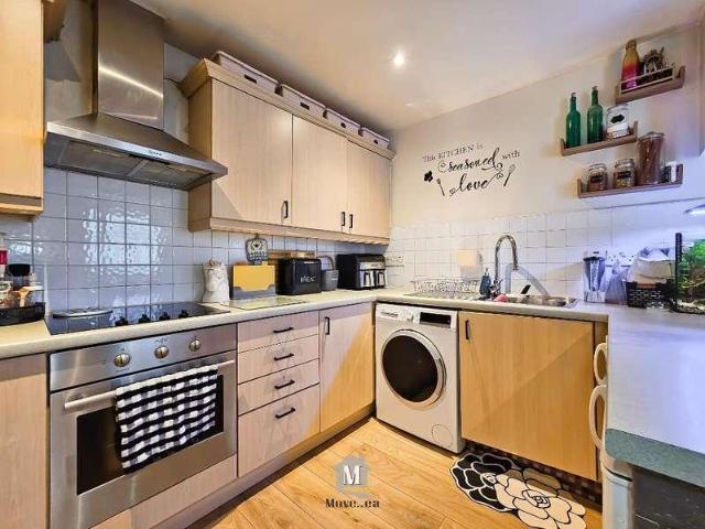 Flat for sale in Slough, Myrke