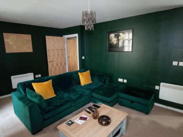 Flat for sale in Longwood, West Yorkshire
