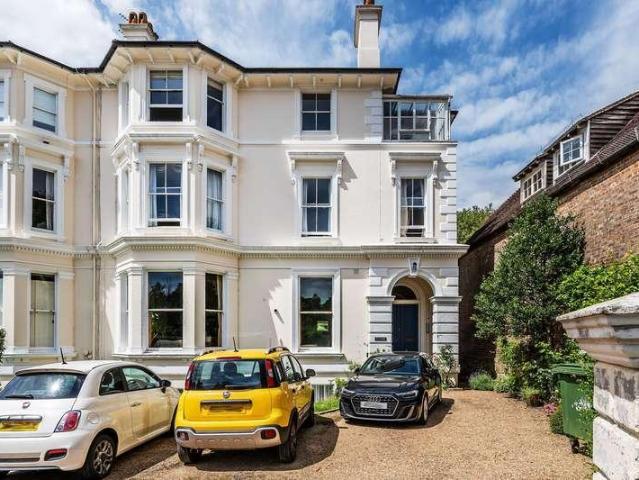 Flat for sale in Nevill Park, Sandown Park