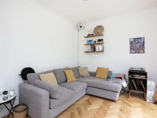 Flat for sale in Peckham, Greater London