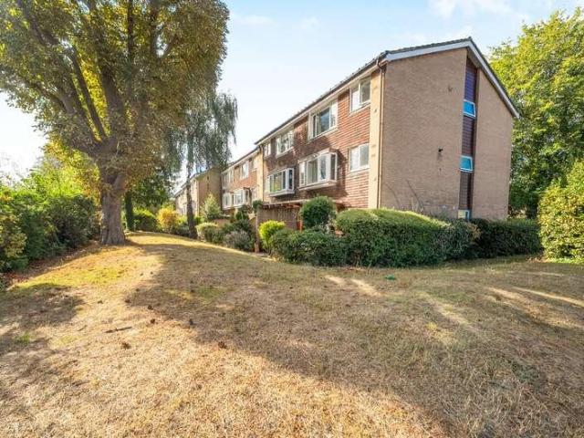 Flat for sale in London Borough of Croydon, Addiscombe