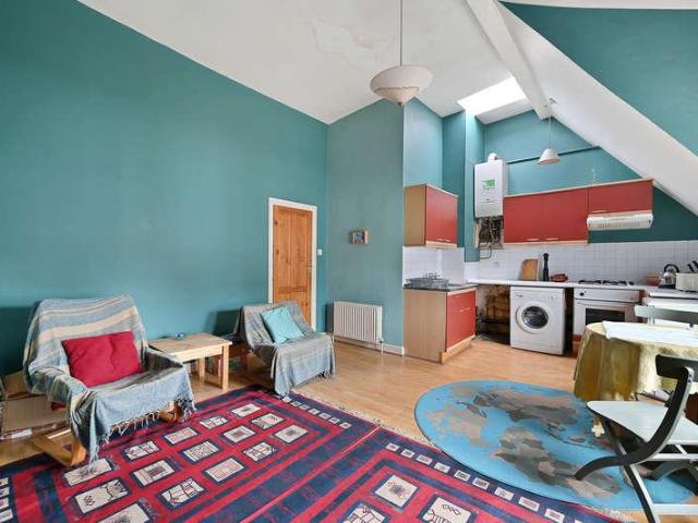 Flat for sale in Harlesden, Greater London