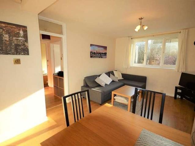 Flat for sale in London, London Borough of Ealing