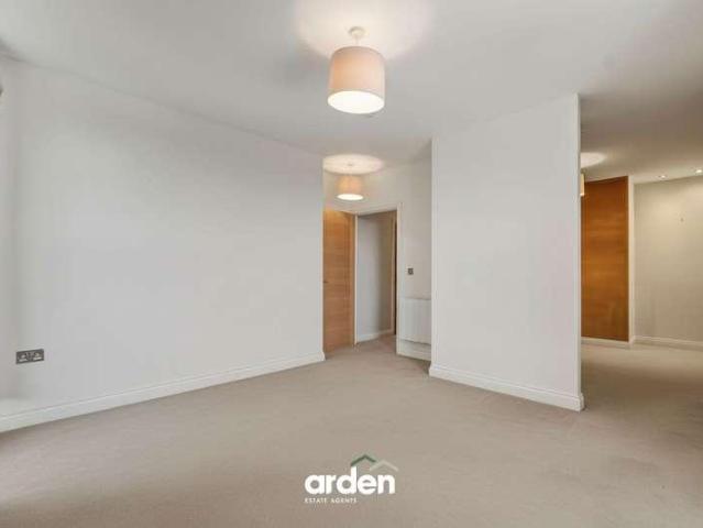 Flat for sale in Shirley, West Midlands