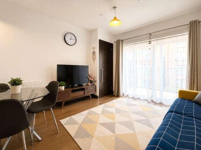 Flat for sale in Alton Barnes, Essex