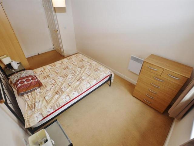 Flat for sale in Bromley-by-Bow, Bow