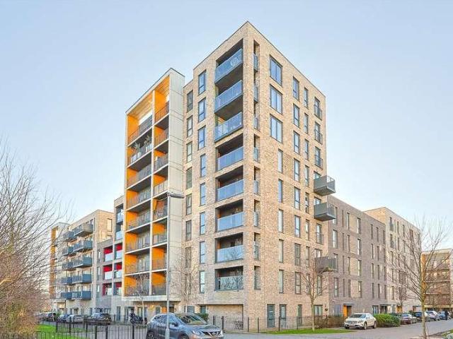 Flat for sale in London Borough of Barnet, Greater London