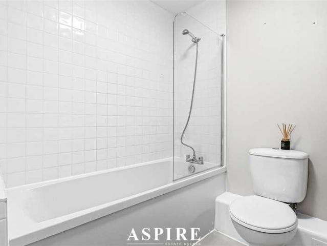 Flat for sale in Stanford-le-hope, Isle Of Man