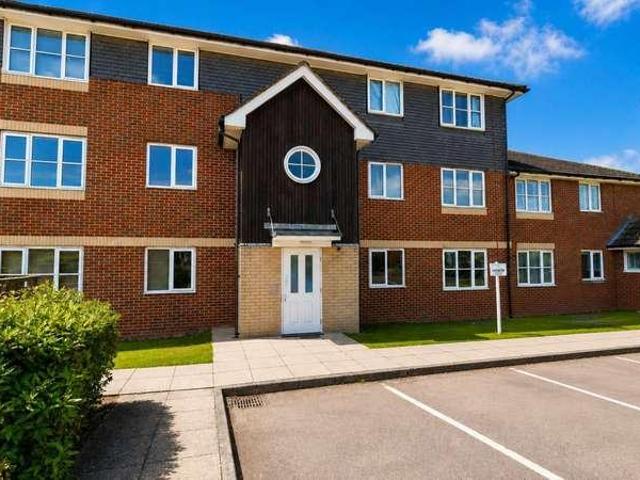 Flat for sale in Hatfield, Fretherne