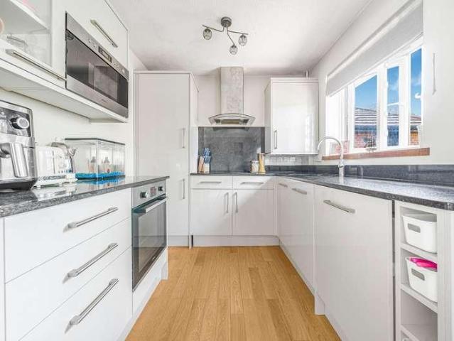 Flat for sale in Ashley Park, Surrey