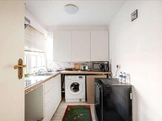 Flat for sale in Paddington, Greater London