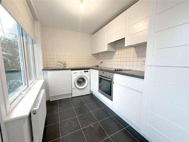 Flat for sale in Finchley, Greater London