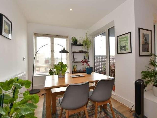 Flat for sale in Leyton, Greater London