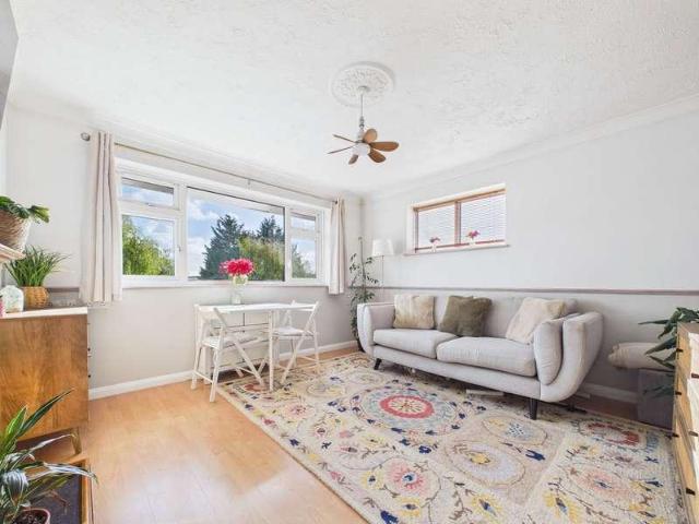 Flat for sale in Sompting, Adur