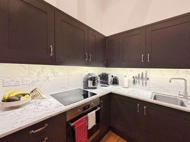 Flat for sale in Emscote, Warwick