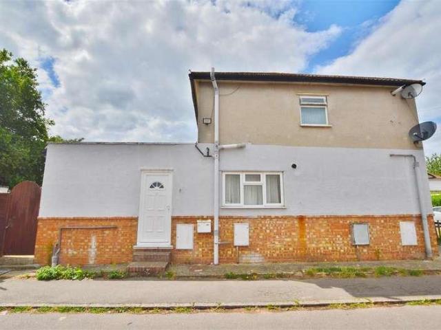Flat for sale in Slough