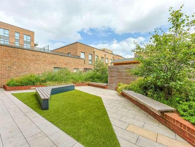 Flat for sale in Colindale, Greater London