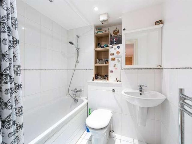 Flat for sale in Westminster, Isle Of Man