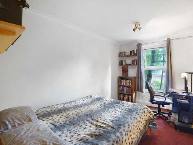 Flat for sale in West Norwood, Greater London