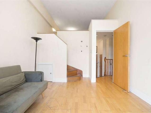 Flat for sale in St. George in the East, Whitechapel