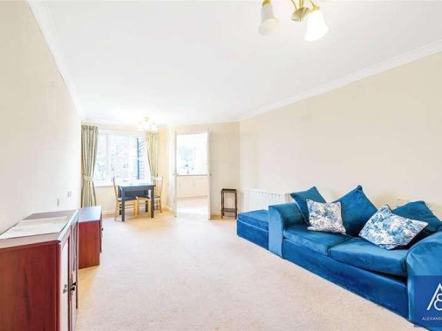 Flat for sale in Brackley, Northamptonshire